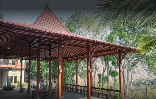 Bina Karya Guesthouse - parkir