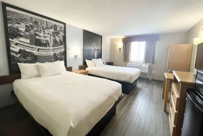 Super 8 by Wyndham St. Clair MO Hotel in zona Central Methodist University