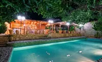 Stone Village Hotel Apartments - Pools