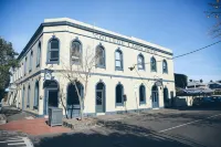 College Lawn Hotel Hotels near Chapel St