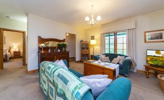 Country Pleasures Bed and Breakfast