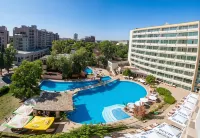 Grand Hotel Nirvana - All Inclusive & Free Beach Access Cacao Beach附近的飯店