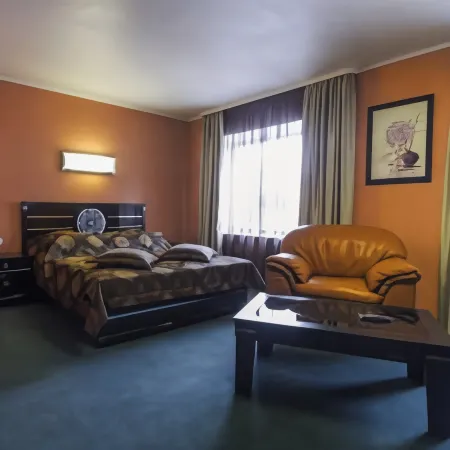 Строитель Отели в г. Сыктывкар