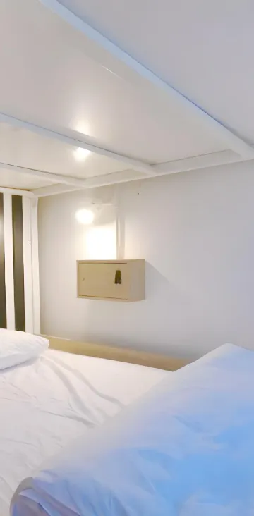 เตียงในห้องพักรวมสำหรับบุรุษและสตรีแบบ 4 เตียง