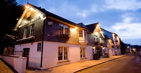 The White Lady Hotel Отели рядом с достопримечательностью «Kinsale Beach»