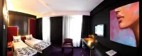Plaza V Hotel