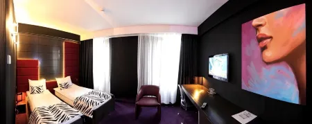 Plaza V Hotel Отели рядом с достопримечательностью «The Palace of Culture in Târgu Mureș»