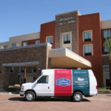 แฮมป์ตันอินน์สวีทส์ ฟีนิกซ์ แชนด์เลอร์ แฟชั่นเซ็นเตอร์