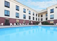 Holiday Inn Express & Suites Pine Bluff by IHG Hotel a Pine Bluff