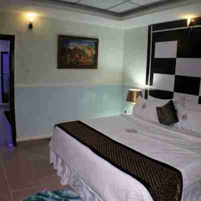 All Seasons Hotel - Executive Suite Rooms