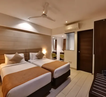 Click Hotel Vadodara 4 Mins Walk for the Railway Station