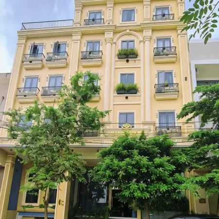 La Mia Lakeview Hotel