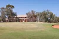 Standpipe Golf Motor Inn - parking