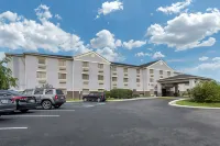 Comfort Inn & Suites Butler - parking