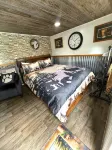 Charming Cabin with AC, Heating, Hot Tub, at Painted Buffalo Resorts