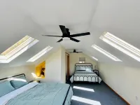 Charming 2-bedroom house with AC, WiFi in serene East Hope. Hotels in Bonner County