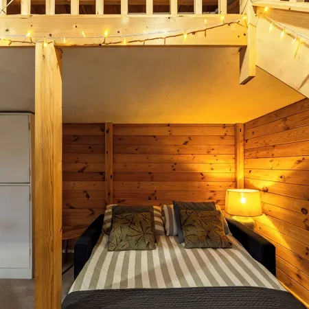 Walliswood Lodge - Rural Retreat - Newly converted, Wood Burner, Air Con, wi-fi Отели в г. Доркинг