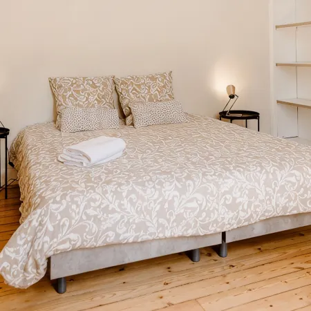 Maison Madeleine, Charmante Maison de Cœur de Ville Avec Extérieur, 12 Personnes