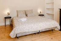 Maison Madeleine, Charmante Maison de Cœur de Ville Avec Extérieur, 12 Personnes