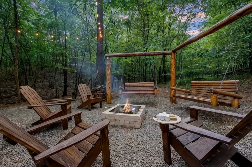Couples/Family Cabin/Fire Pit/4 Fireplaces/Hot Tub/Horseshoes Pit/Grill/Swings - Chalets