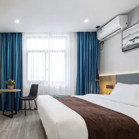 Duomei Light Luxury Apartment (Xiamen North Railway Station Shop)