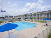 Motel 6 Webster, TX - Houston - NASA Lake Hotels in Webster