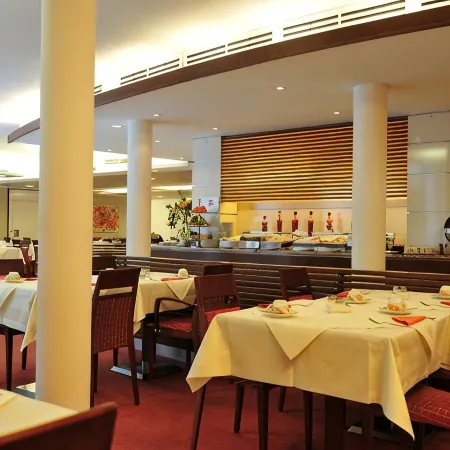 Hotel Flandrischer Hof Отели в г. Кельн