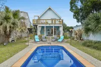 Beach Villa with Private Pool - Walk to beach and Island View Casino - Country Houses
