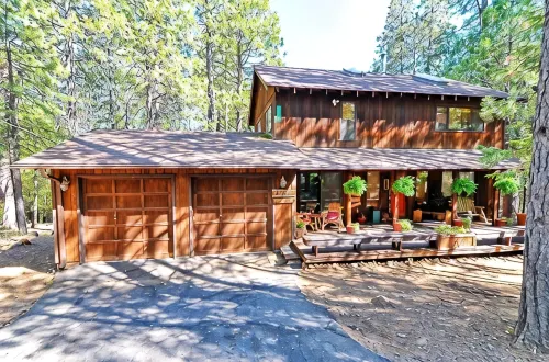 Cozy 3-bedroom cabin in superb Arnold with WiFi and a Spa