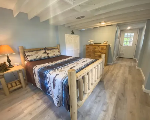 Charming 3-bedroom house with WiFi, AC in tranquil Trinity Hotels in Trinity County