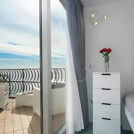 AMALFI:SUPERIOR DELUXE APARTMENT WITH LARGE TERRACE SEA VIEW-BUS STOP