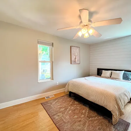 Cozy & Comfortable - Stylishly Decorated & Close to Everything!