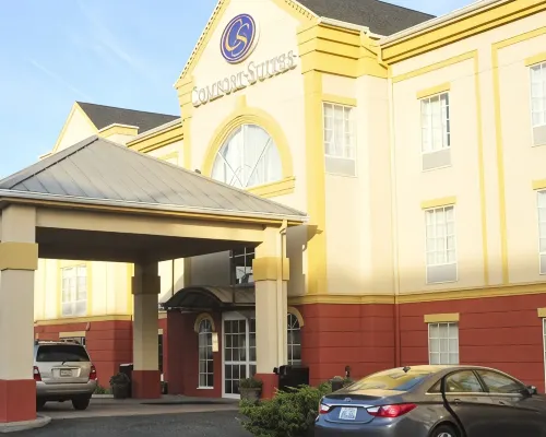 Comfort Suites Newark - Harrison Hotels near North Newark Station