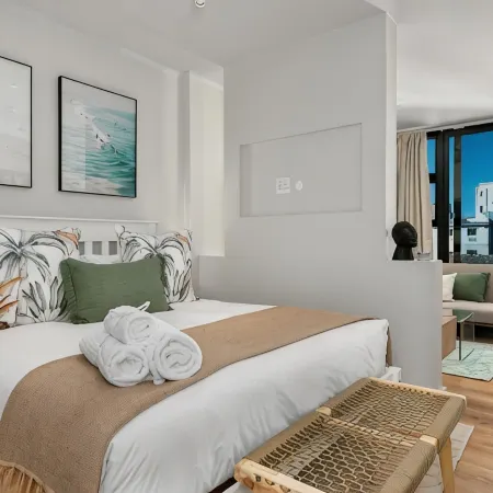The Tokyo Aparthotel by Totalstay Отели рядом с достопримечательностью «Пляж Клифтон №4»