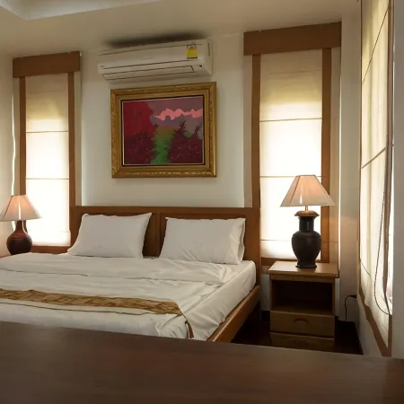 ThaiHome Resort Отели рядом с достопримечательностью «Торговый центр Central Plaza WestGate»