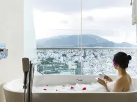 Regalia Gold Hotel - Bathtub