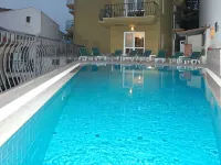 Es Apartments Hotele w: Turunç