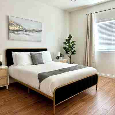 Disneyland Getaway Tri-level Gated Townhome Rooms
