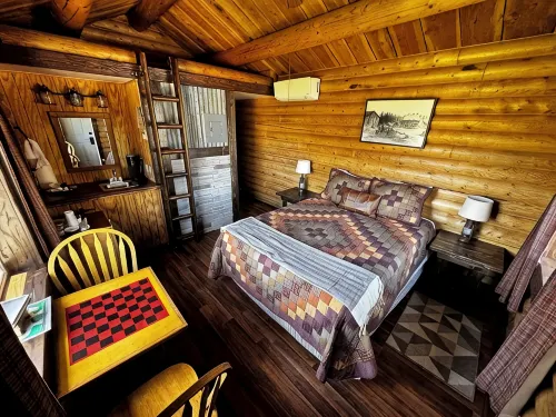 Cabin 5 at the Almo Inn Near City of Rocks/Castle Rocks Parks in Idaho