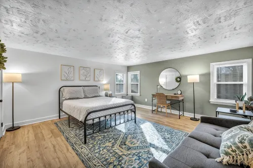 Fenced.Private Bungalow-CLE & BW.Dog Friendly!