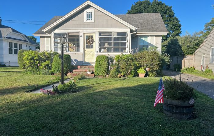Charming Beach Cottage, Steps to Beach, Enjoy Scenic Vineyards & Farm Stands