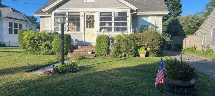 Charming Beach Cottage, Steps to Beach, Enjoy Scenic Vineyards & Farm Stands Hotels in Riverhead