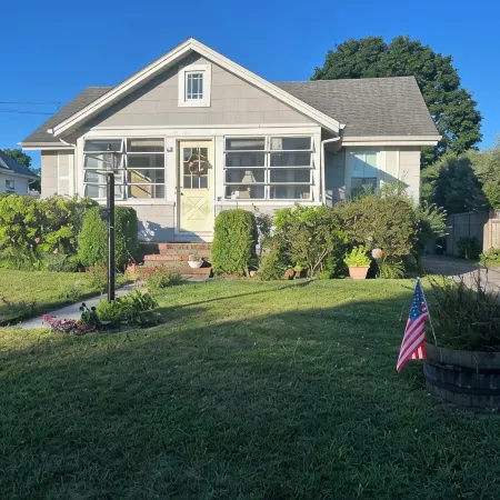 Charming Beach Cottage, Steps to Beach, Enjoy Scenic Vineyards & Farm Stands