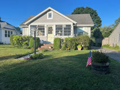 Charming Beach Cottage, Steps to Beach, Enjoy Scenic Vineyards & Farm Stands - 3-Sterne