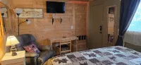 Unit 2: King Bed Suite with Full Kitchen at the Cedaredge Lodge