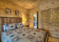 Hilltop Haven - Luxury Cabin w/ Mountain Views - Near NOC, Polar Express, Hiking