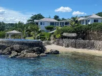 Unique mosaic eco-friendly open concept space sleeps 4 -WiFi, seawater pool, BBQ Hotels in 
