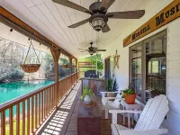 Spacious 5-bedroom house w/ fishing pond, WiFi, hot tub in Grayson Co Mountains
