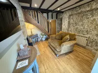 Charming 2-bedroom cottage in fabulous Broadway with WiFi