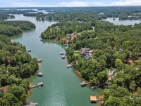 NEW Charming family friendly 3-bedroom cabin on serene Lake Keowee with Dock